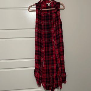 Cute red plaid flannel vest. Will look super cute for the holidays. Size small